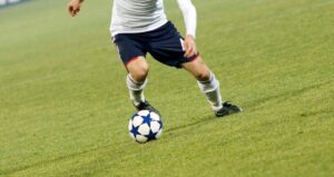 サッカー片足切り返し